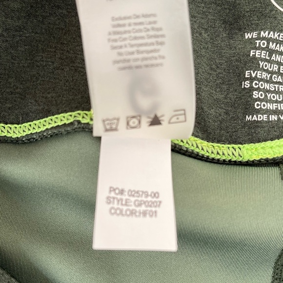 Good American 2 Tone Bike Shorts NWT Size 6/3x - Picture 5 of 7